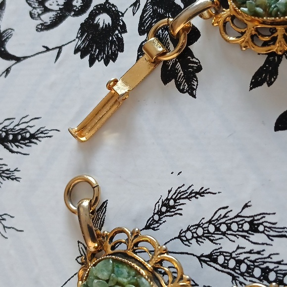 Vintage Elegant Goldtone Green Crushed Faux Stone Lace Border Link Bracelet - Picture 7 of 12